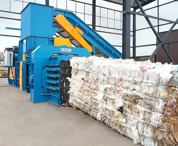 Riešenie multifunkčného lisu pre Bielorusko Recyklačné centrum