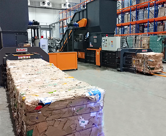 Automatizované riešenie likvidácie odpadových obalov v poprednom ruskom logistickom centre supermarketov
