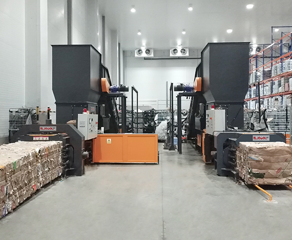 Automatizované riešenie likvidácie odpadových obalov v poprednom ruskom logistickom centre supermarketov